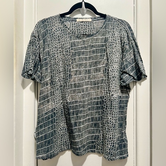 Free People Alligator Crocodile Print Short Sleeve Tee Gray - Picture 3 of 4